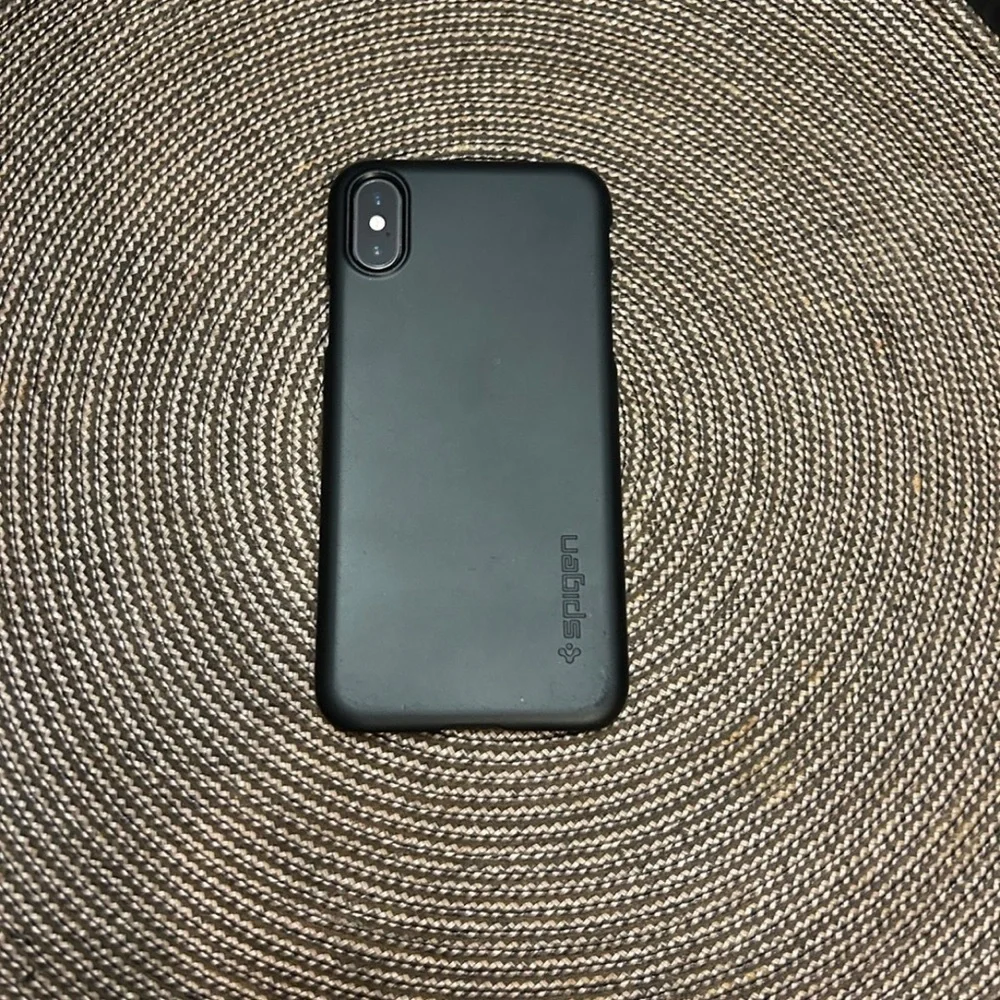 - iPhone XS 64 GB AT&T color black